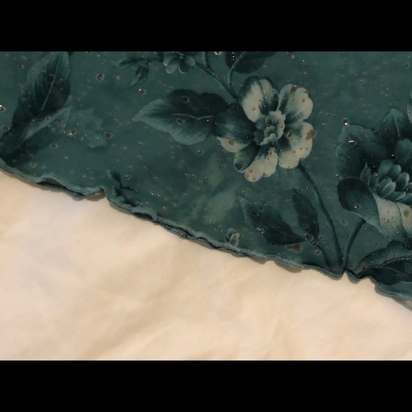 Woman - Picture 3 of 5